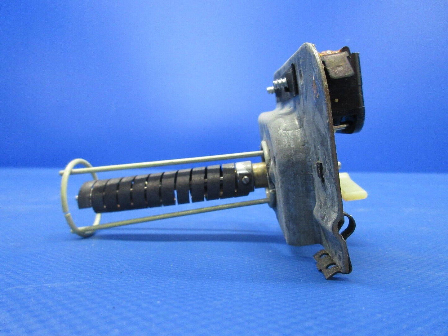 Stewart Warner Thermostat P/N G735011 NEW OLD STOCK (0424-1145)