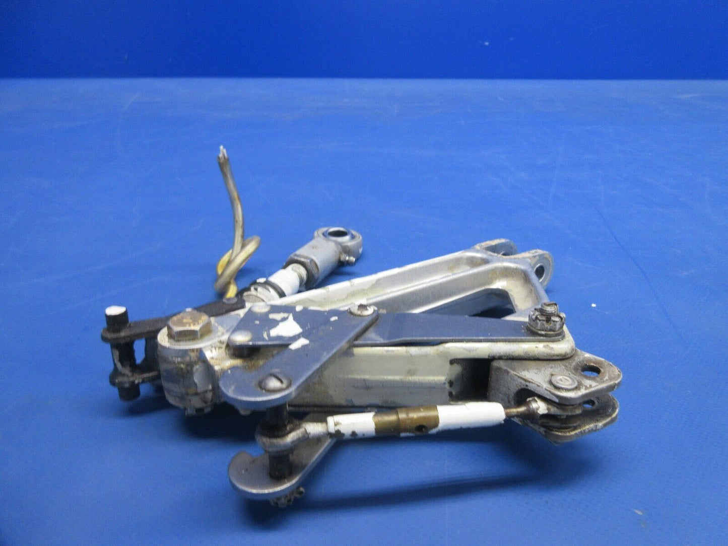 Piper PA-32RT-300T Lance II LH Main Gear Truss Assy P/N 67025-05 (0924-931)