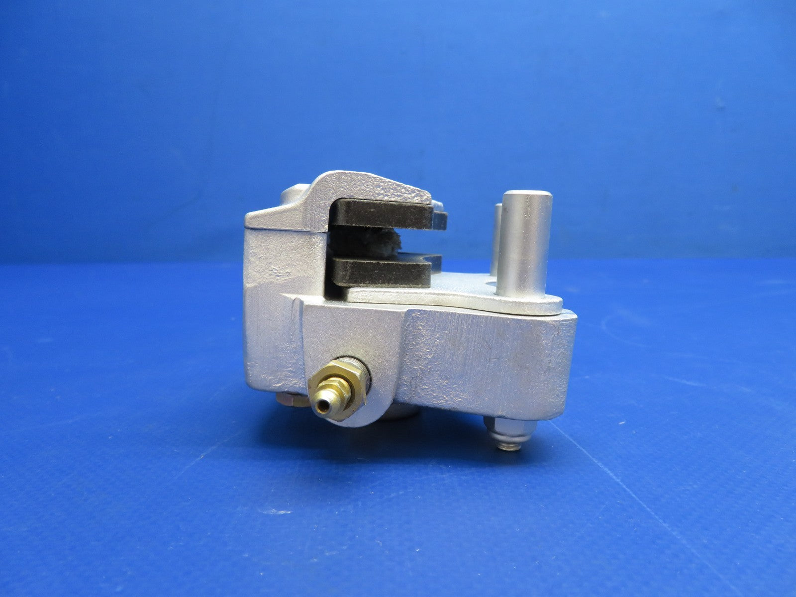 Cessna 172 / 172RG Cleveland Brake Caliper 30-75 REBUILT w/ Linings (0326-1791)7