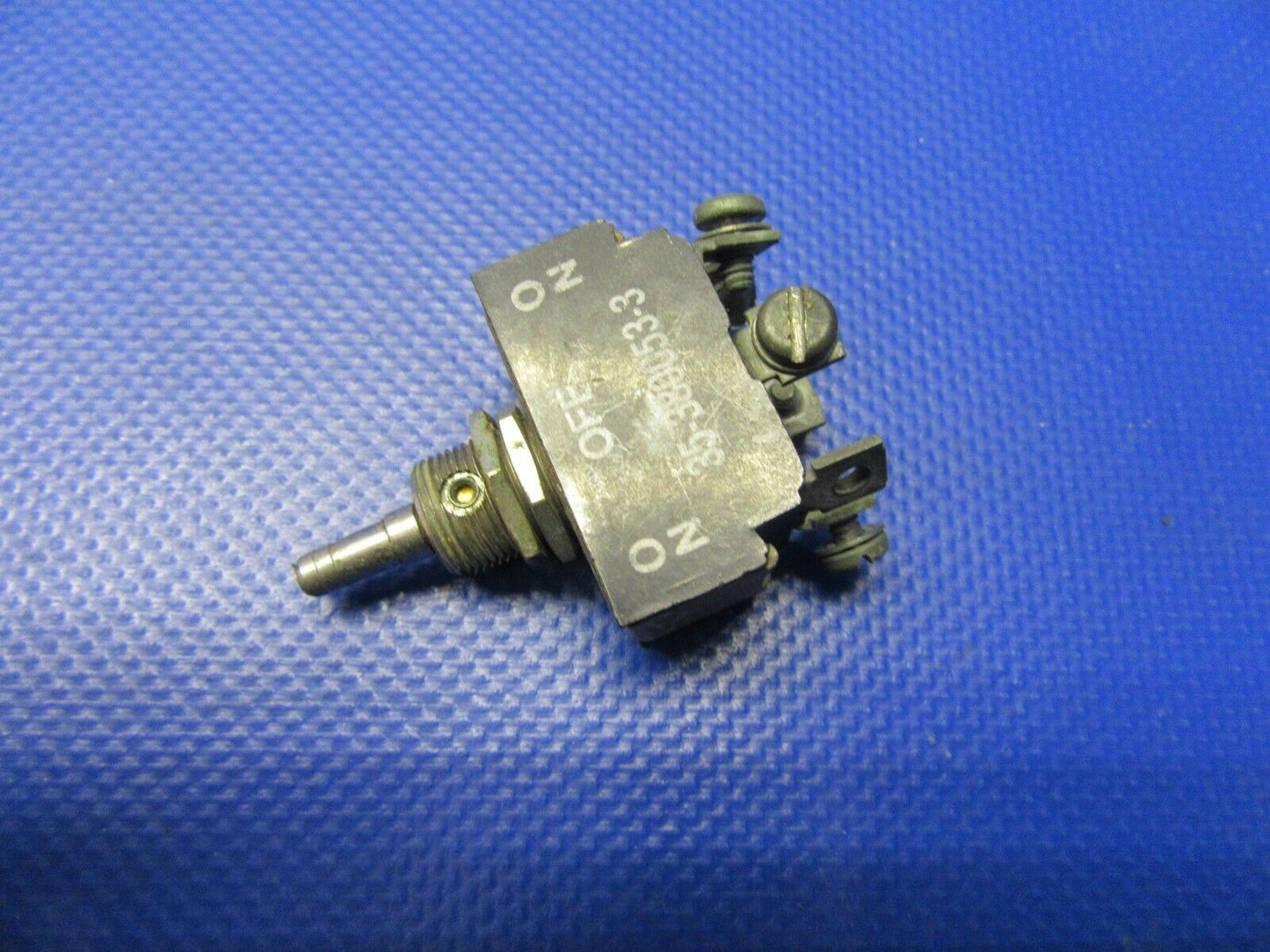 Beech B19 Sport Circuit Breakers & Switches LOT OF 6 P/N 35-380053-3 (0421-469)