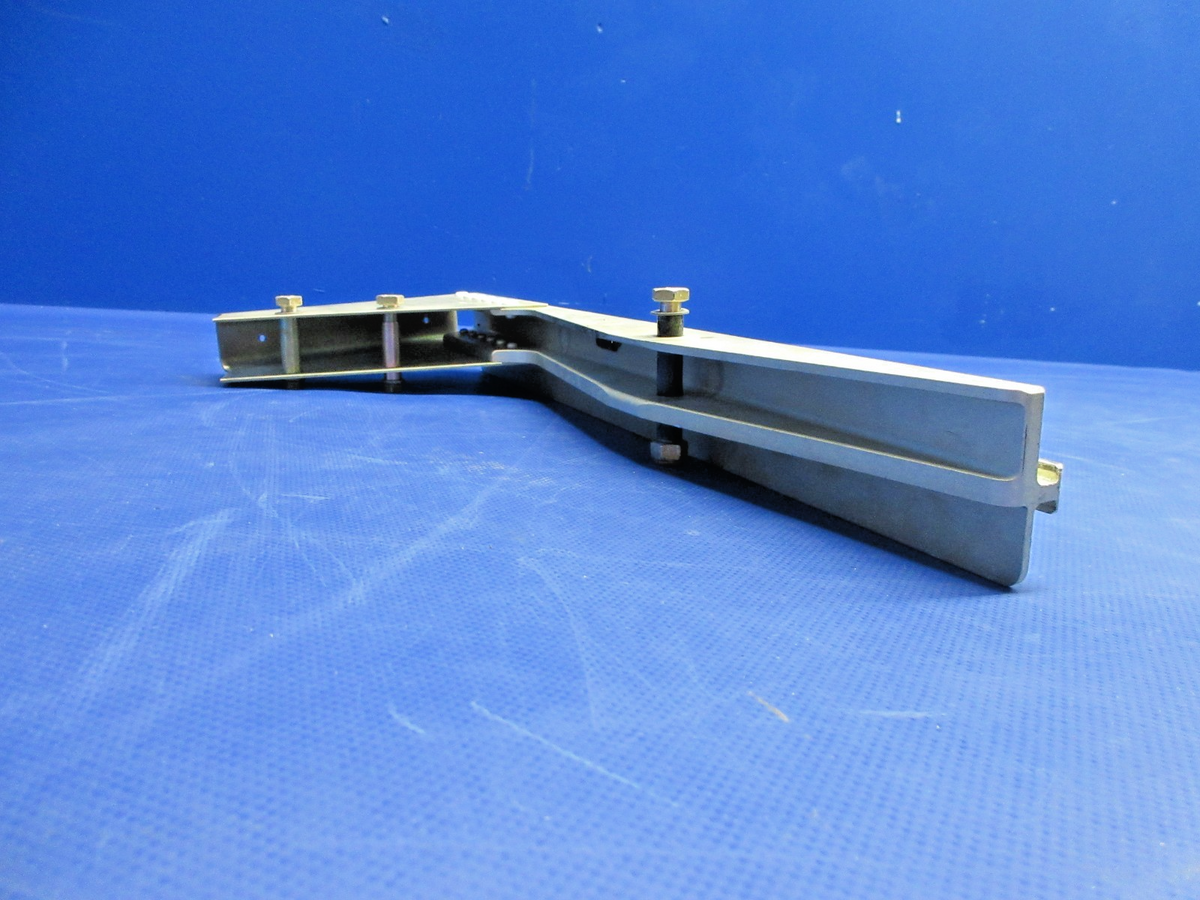 Cirrus SR22 Co-Pilot Seat Track LH & RH P/N 12490-009, 12490-010 (0926-832)4