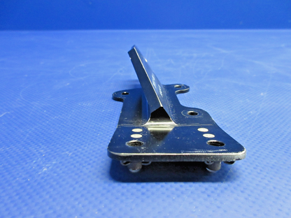 Cirrus SR22 Cabin Door Gas Strut Attach Bracket LH & RH P/N 20311-001 (0926-861)5