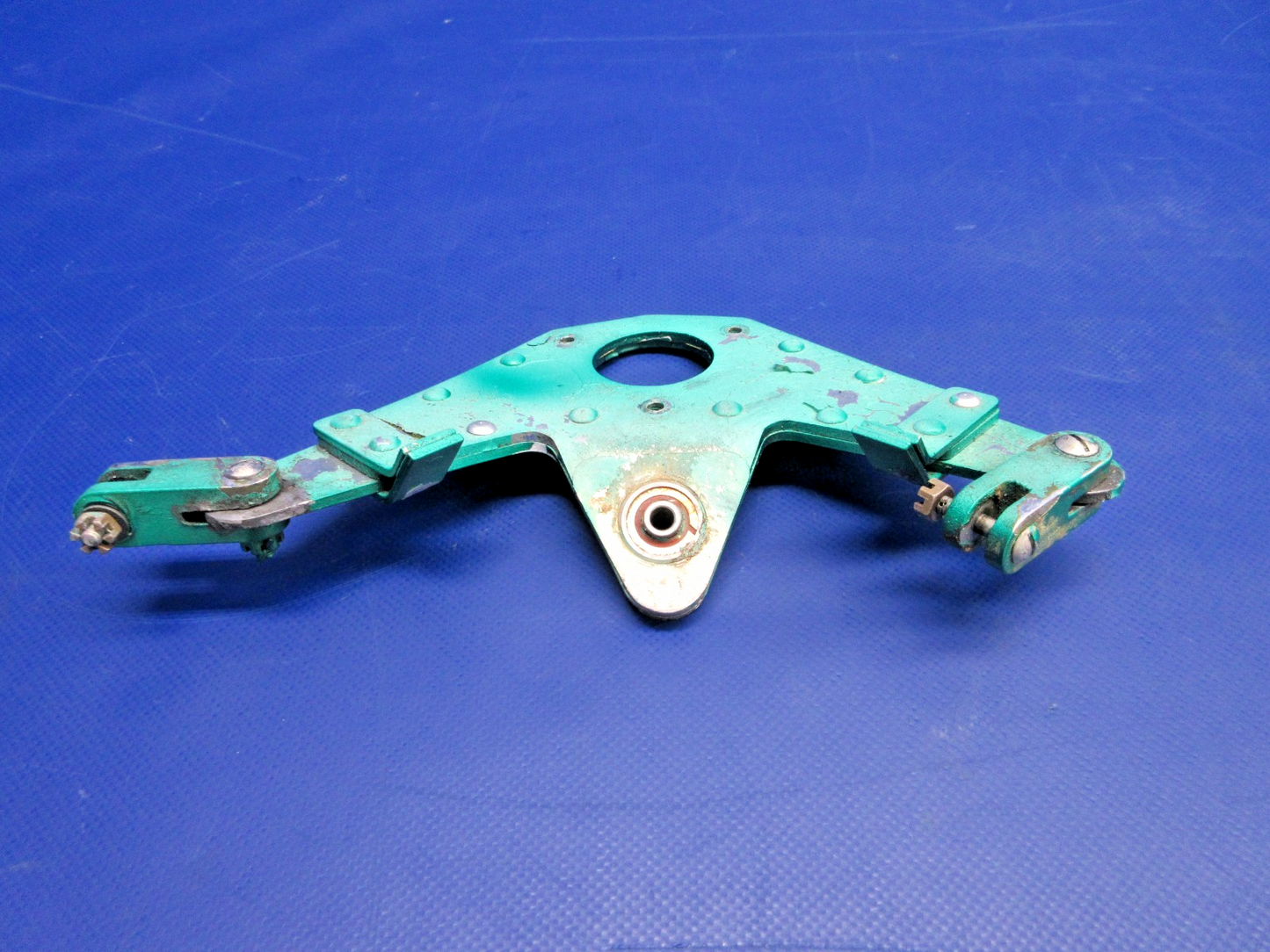 Cessna 310 / 310I Rudder Bellcrank P/N 0831325-1 (0326-889)0