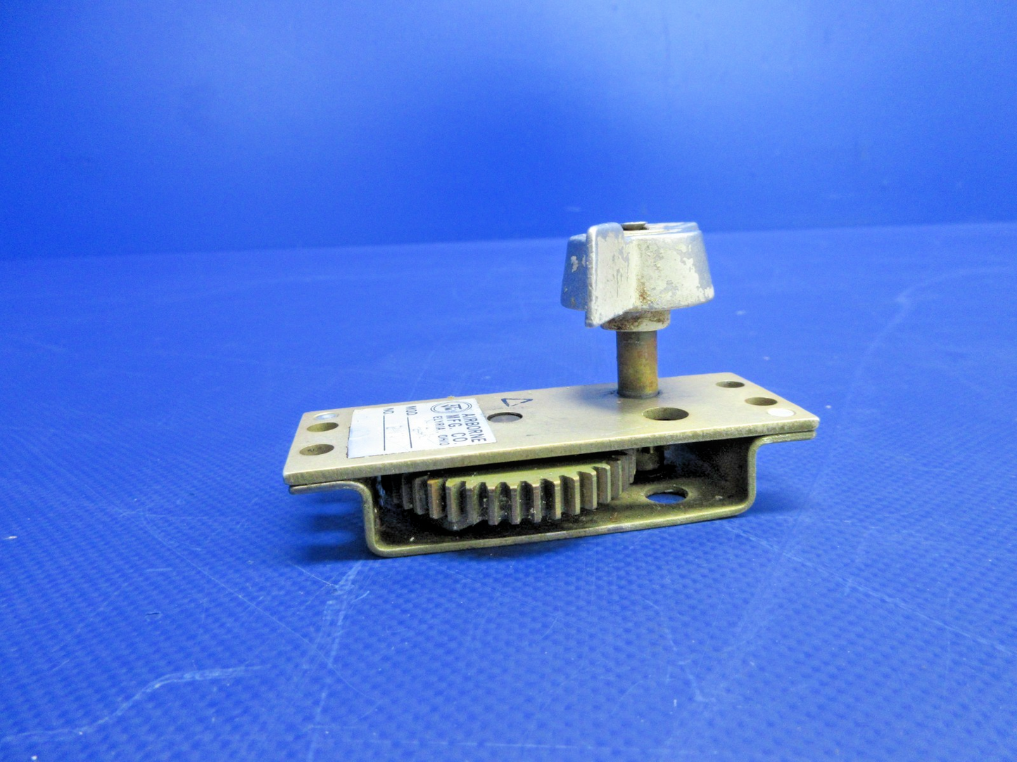 C-421 Airborne IM2-3 / IM2-4 Fuel Selectors LH & RH P/N IM2-3 & IM2-4 (0726-738)7