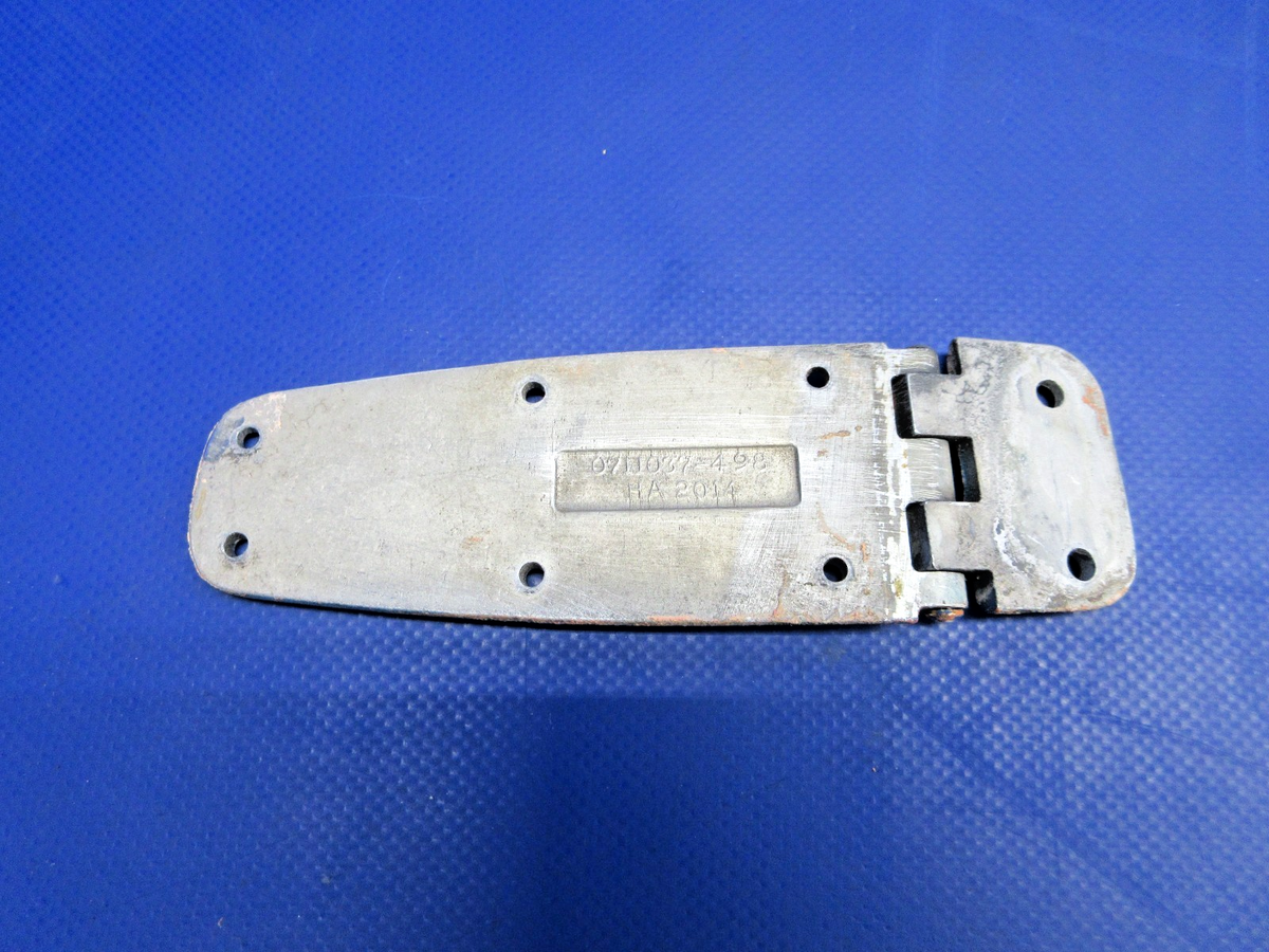 Cessna 150 / 152 RH Upper Cabin Door Hinge P/N 0413426-4, 0711037-498 (0926-875)3