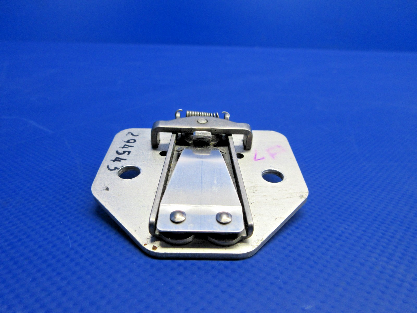 Cessna 310 / 310I Wedjit Cabin Seat Plate P/N 294543 LOT OF 3 (0326-818)9