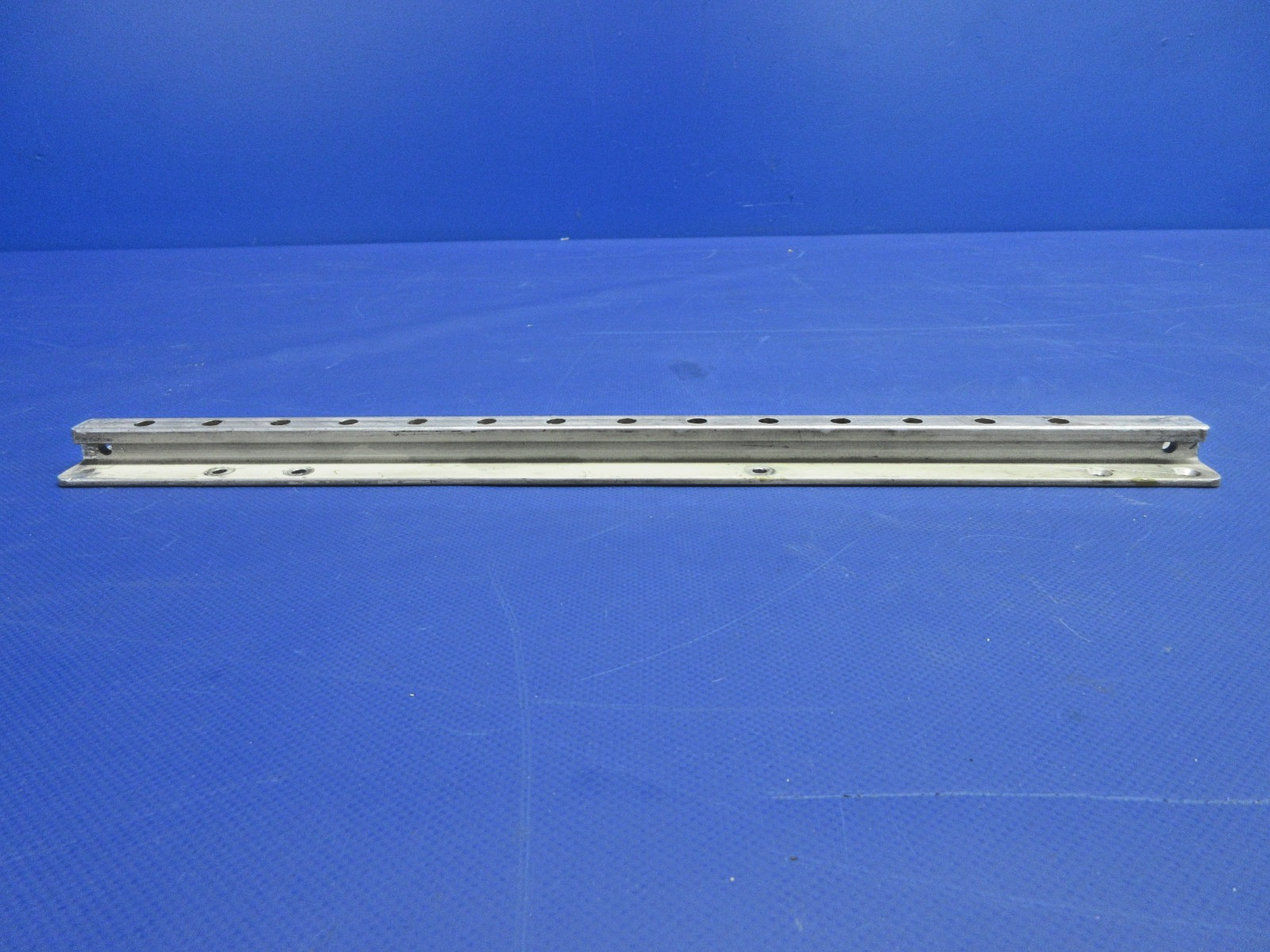 =Beech D95A Travel Air Rear Seat Center Seat Track P/N 95-420016-23 (0326-731)5