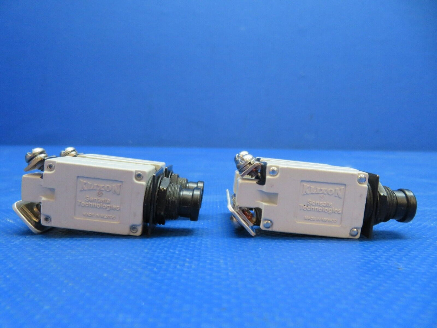 Piper PA-28-181 Relays / Circuit Breakers 24v P/N 187-32C200 LOT OF 6 (1124-132)