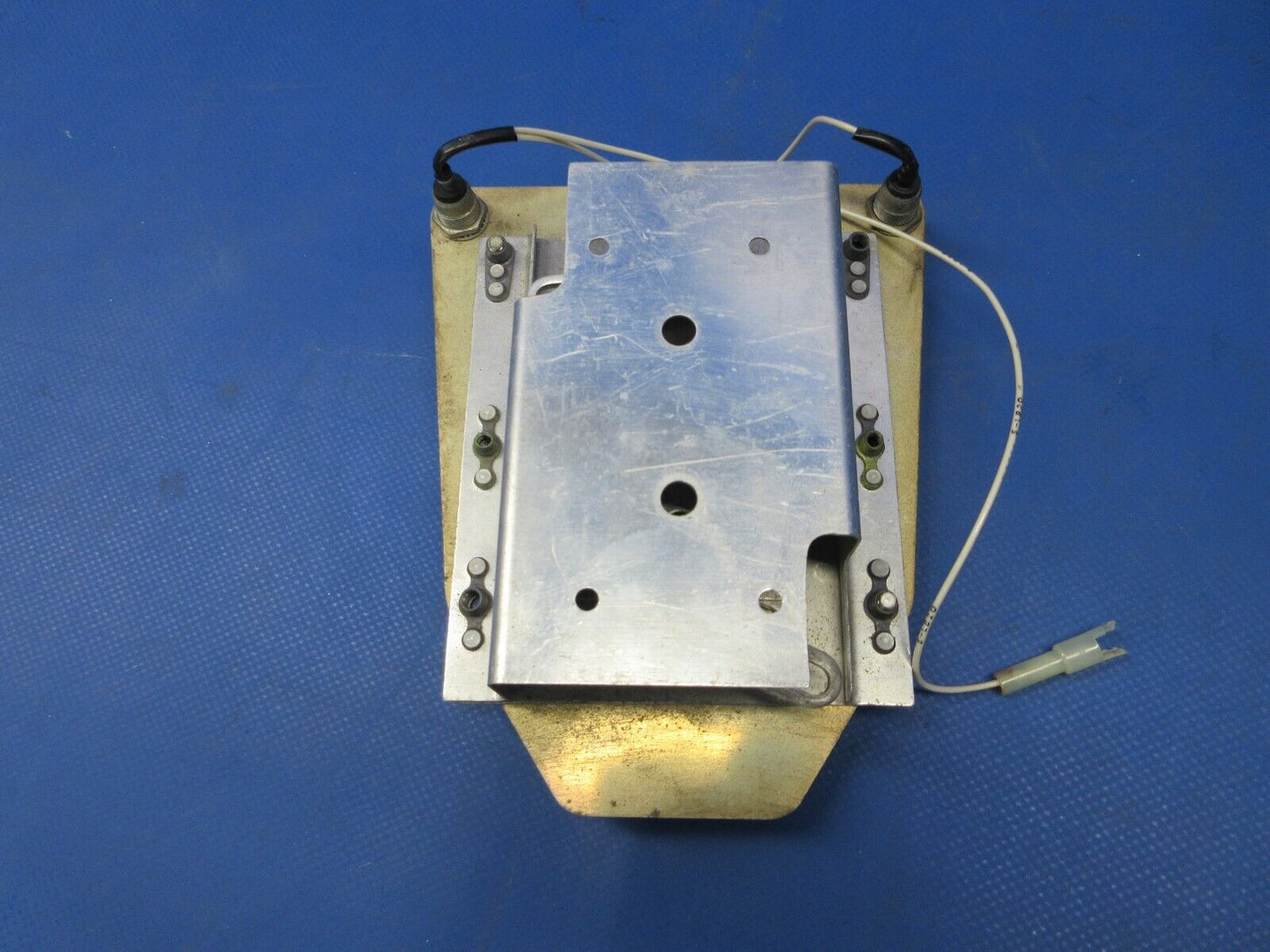 Cessna 337 / P337H Fuel Selector Lever & Bracket Assy P/N 1516213-1 (0724-1301)
