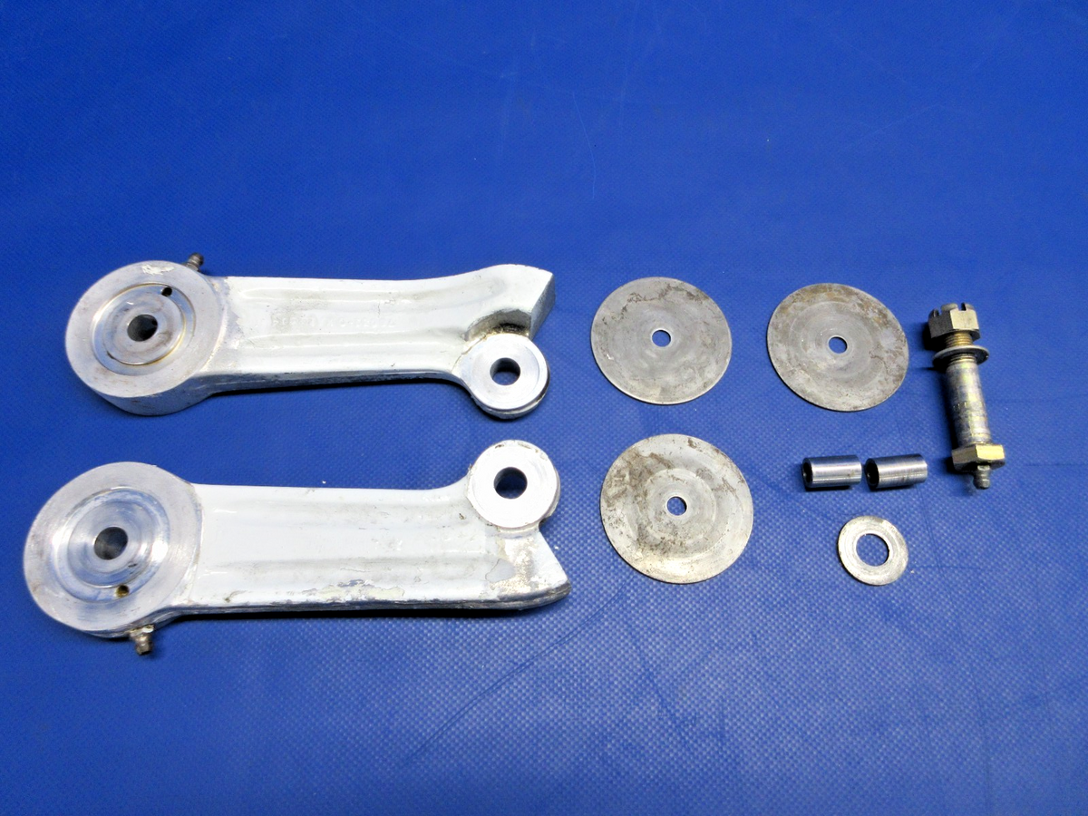 Piper PA-28-235 Cherokee "New Style" Main Gear Torque Link 78033-00 (0926-906)1