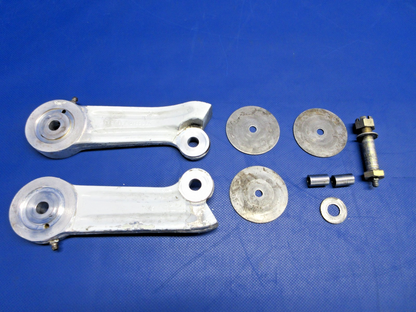Piper PA-28-235 Cherokee "New Style" Main Gear Torque Link 78033-00 (0926-906)1