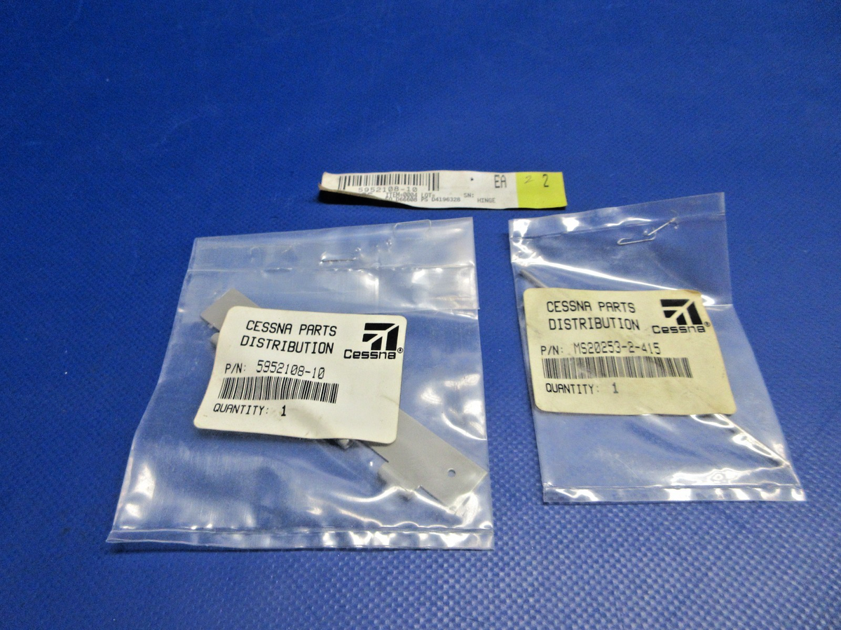 Cessna Oil Door Hinge Half w/Pin P/N 5952108-10 NOS (0926-728)1