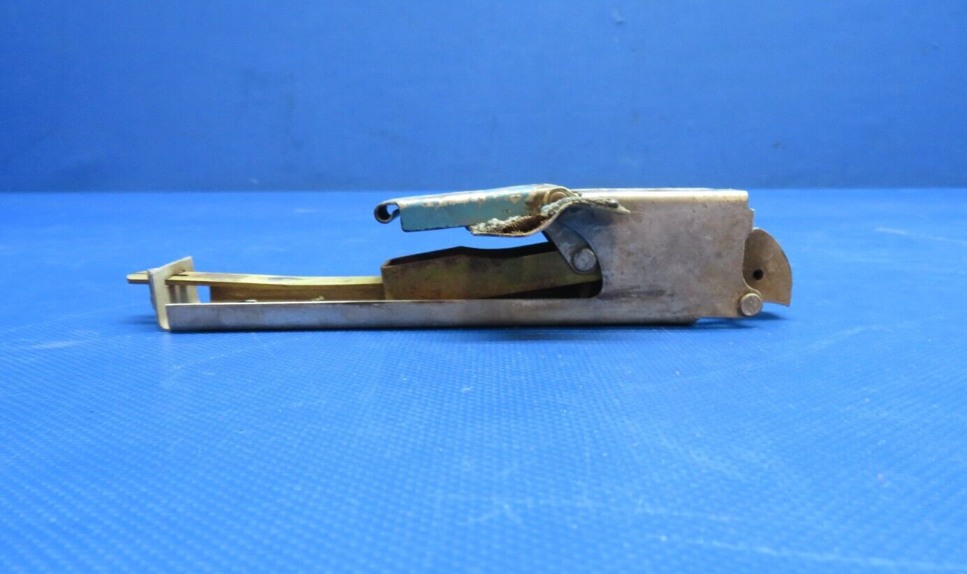 Piper Cherokee PA-28 Cabin Door Latch Assy P/N 68188-00 (0724-1848)
