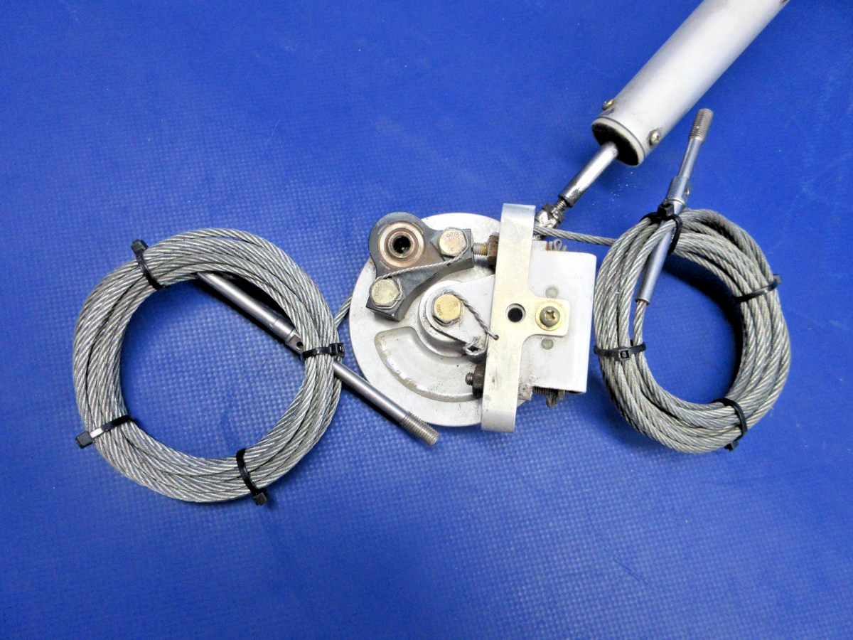 Cirrus SR22 Globe Motors Roll Trim Motor 24V P/N 317A386 TESTED (0926-737)5