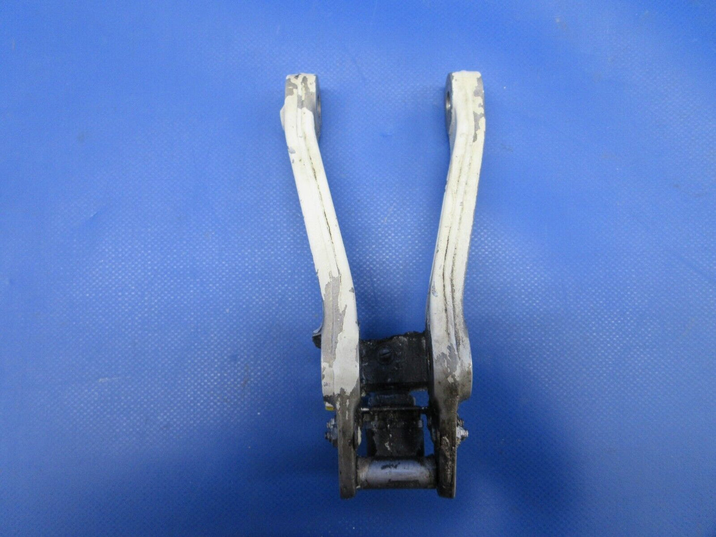Piper PA-23-250 Aztec Main Gear Lower Drag Link Assy P/N 16240-05 (0624-890)