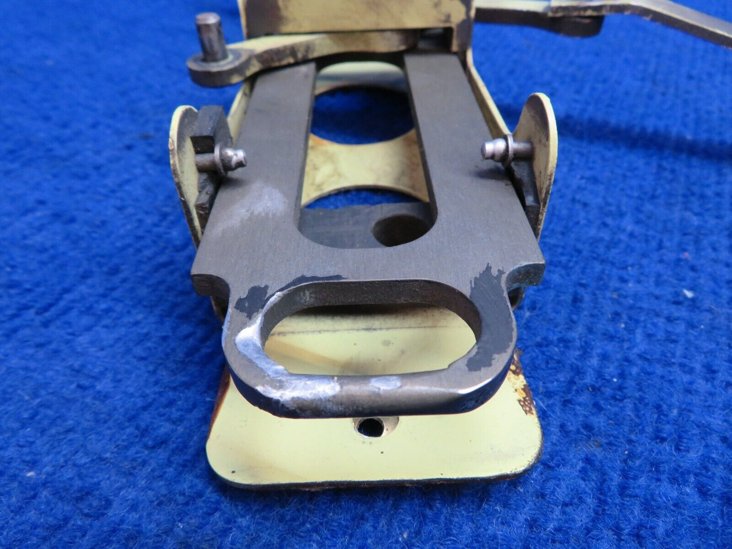 Socata TB-10 FWD LH Box Assy Door Latch Mechanism P/N 25025004 (0722-351)