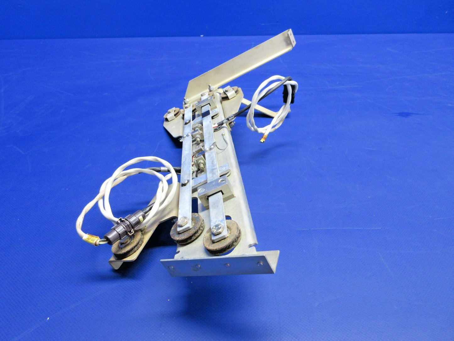 Beech D95A Travel Air Edo-Aire Mitchell 1C647-425 Trim Sensor Bracket (0326-838)7