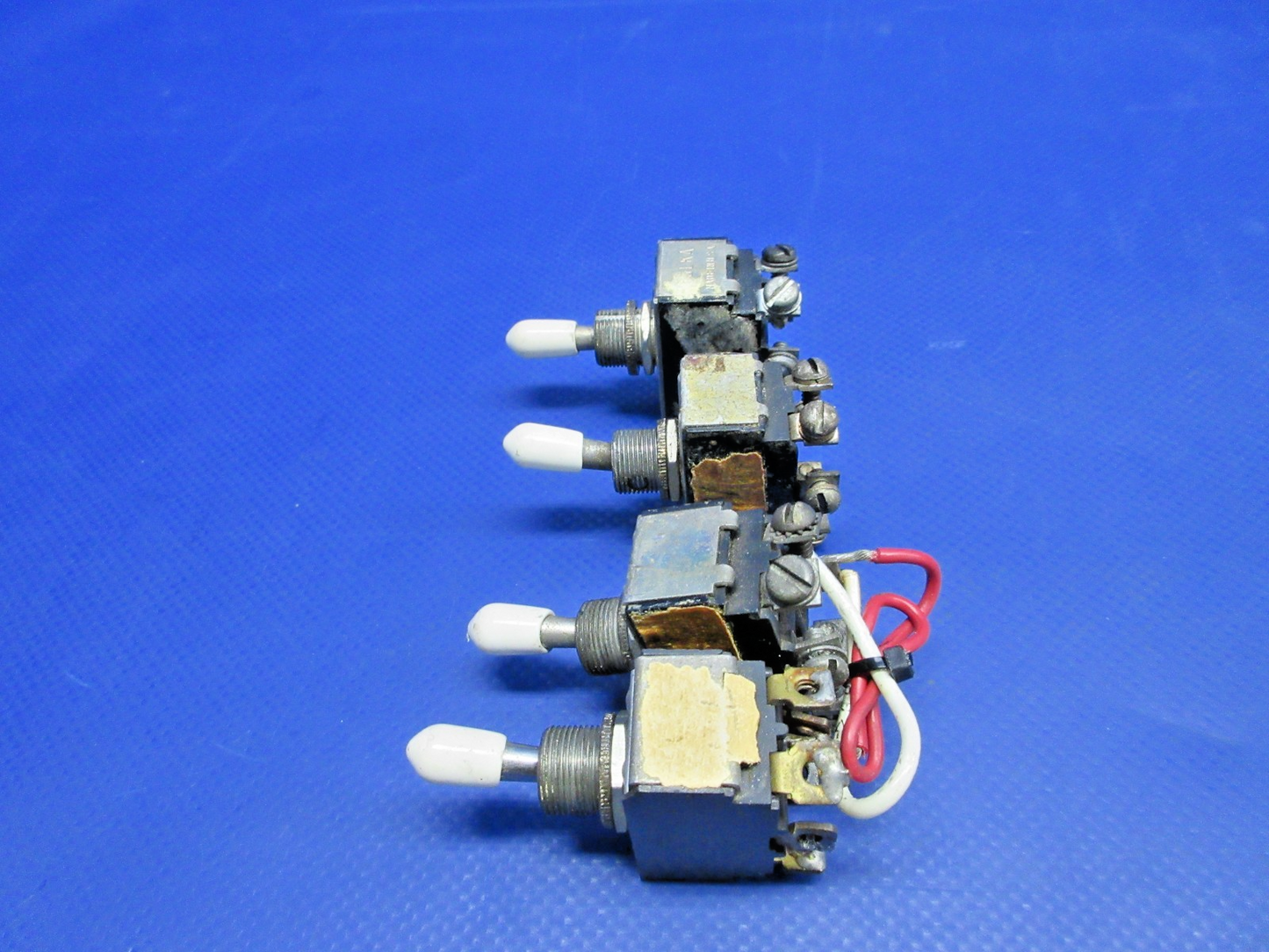 Cessna 310 / 310I Toggle Switch P/N AN-3027-1 LOT OF 4 (0326-895)5