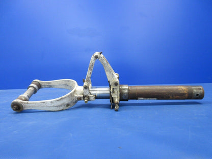 =Cessna 150 / 150L Nose Gear w/ Axle & Torque Links P/N 0442504-13 (1024-2171)