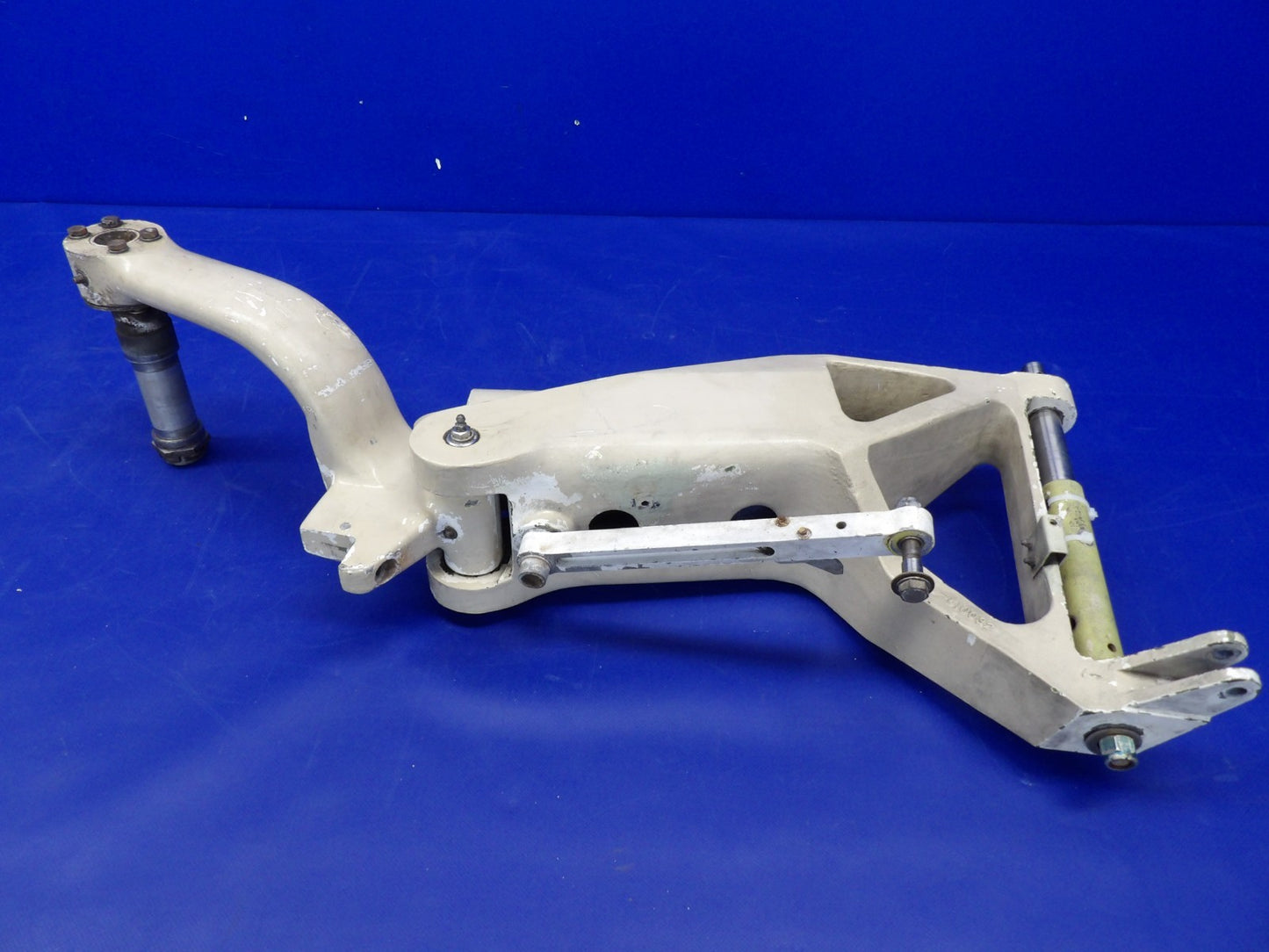 #Beech 76 Duchess LH Main Landing Gear P/N 105-810019-1 (0526-2046)5