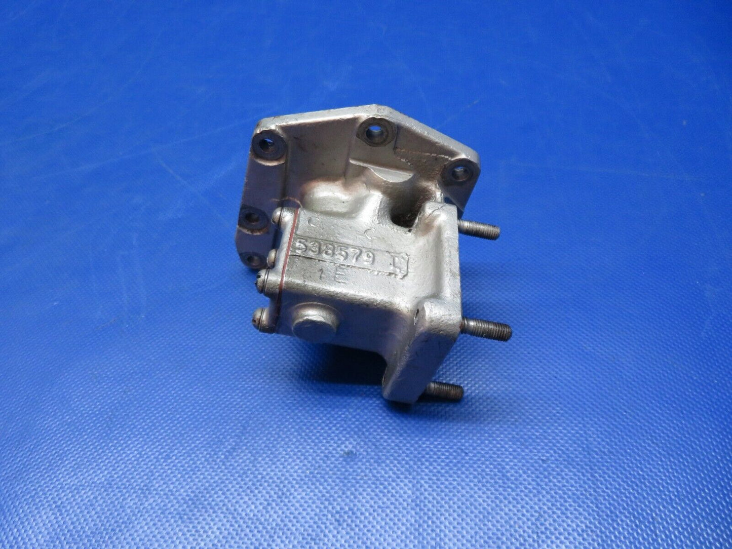 Continental O-470-U Cover Oil Pump Tach Drive Housing P/N 538579 (0324-173)