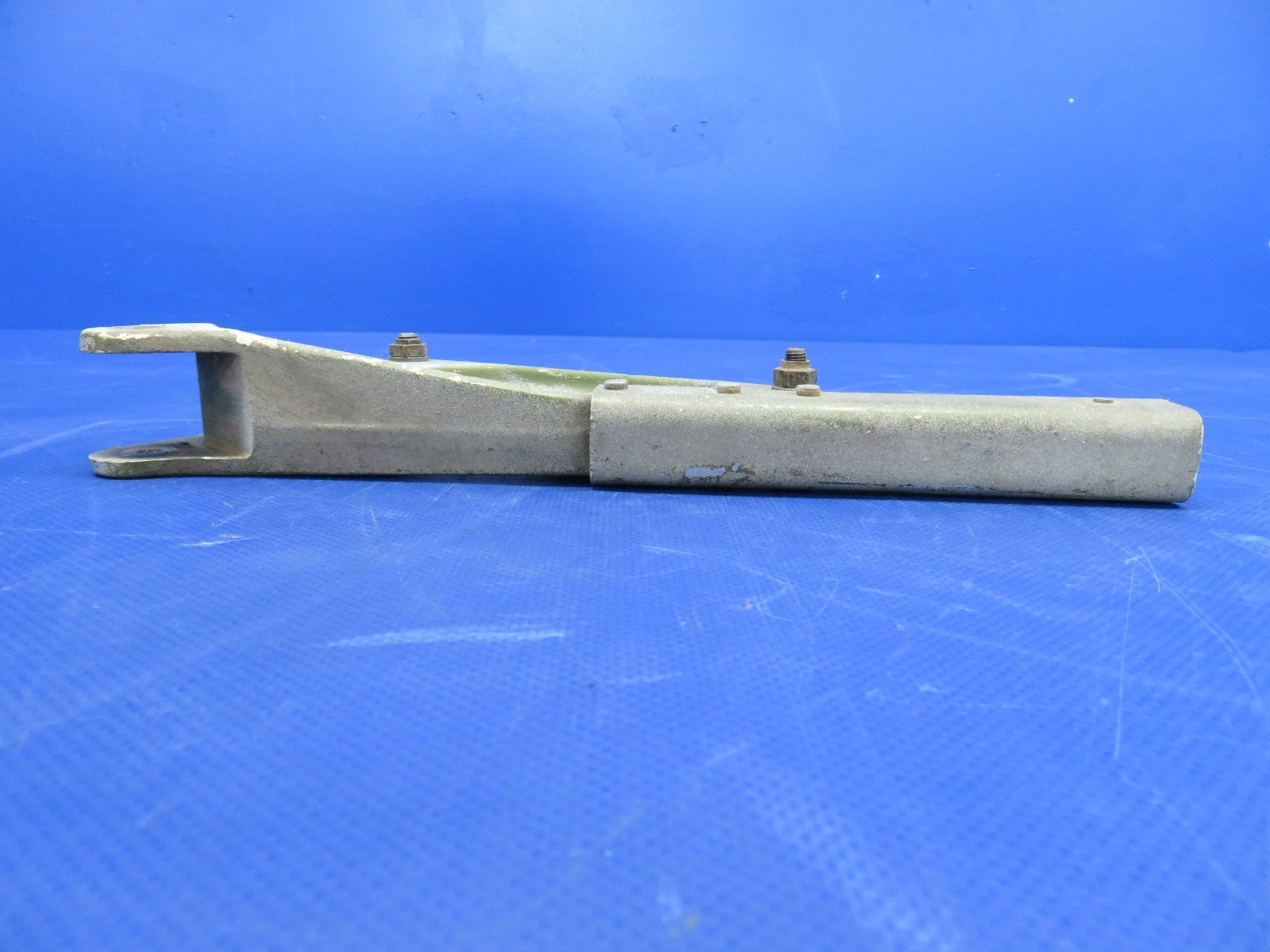 Cessna 421 Nose Gear Torque Tube & Bellcrank P/N 0842140-3 (0726-462)8