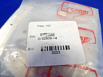 Cessna 182 RH Cowl Flap Bracket Hinge P/N 0752609-14 NOS (0426-1237)2