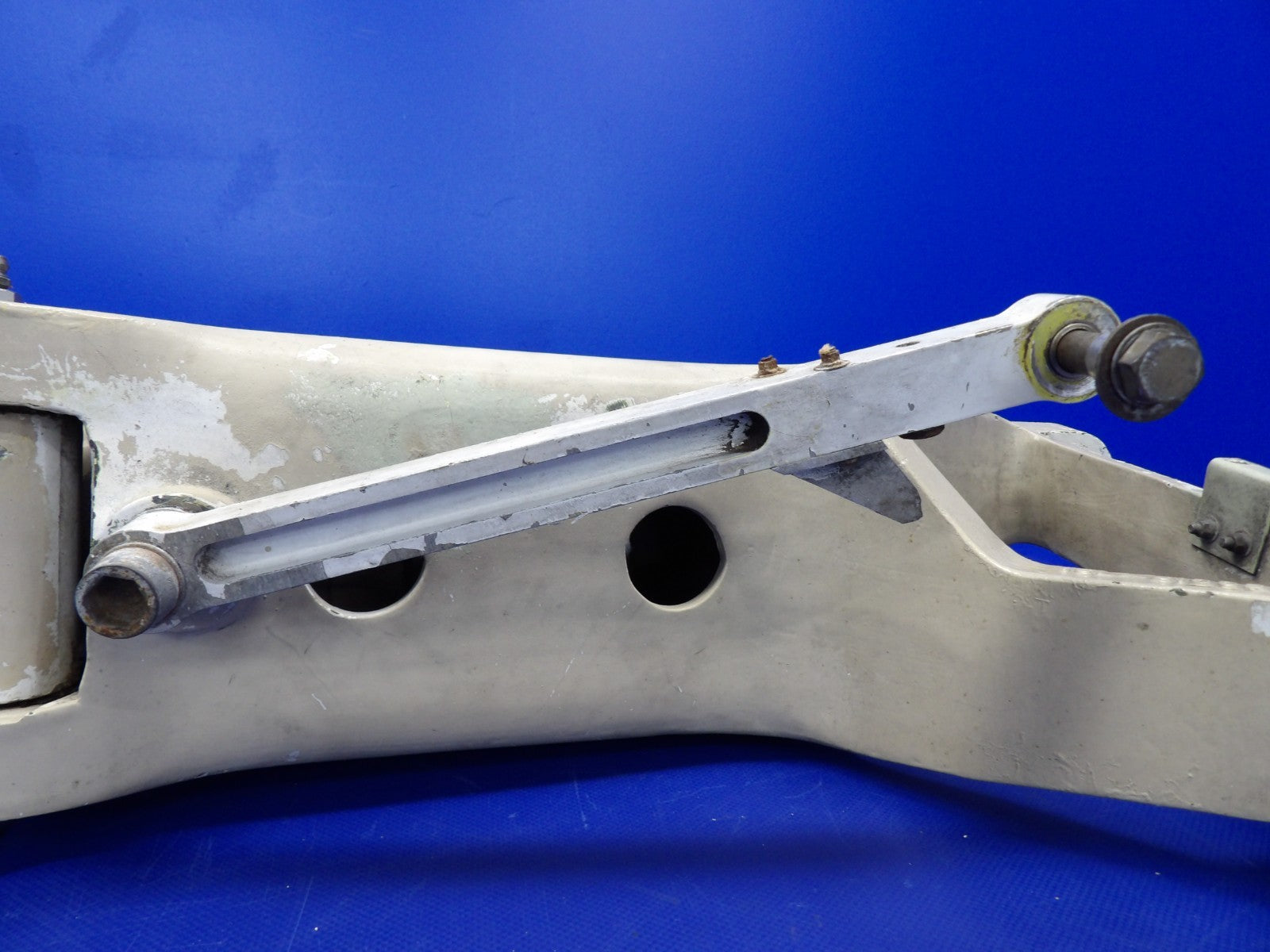 #Beech 76 Duchess LH Main Landing Gear P/N 105-810019-1 (0526-2046)6
