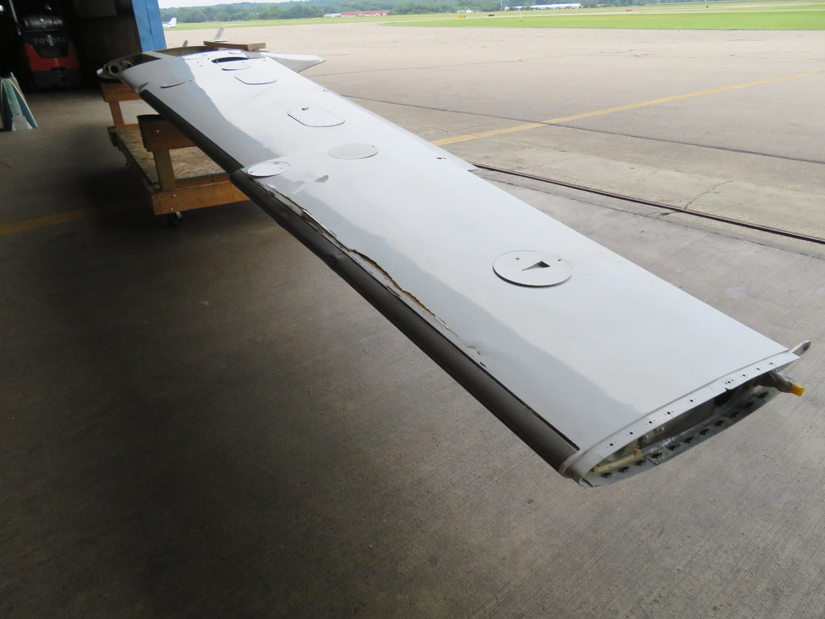 DAMAGED 2005 Cirrus SR22 Left and Right Hand Wing FIBERGLASS EDUCATION (0826-99)1