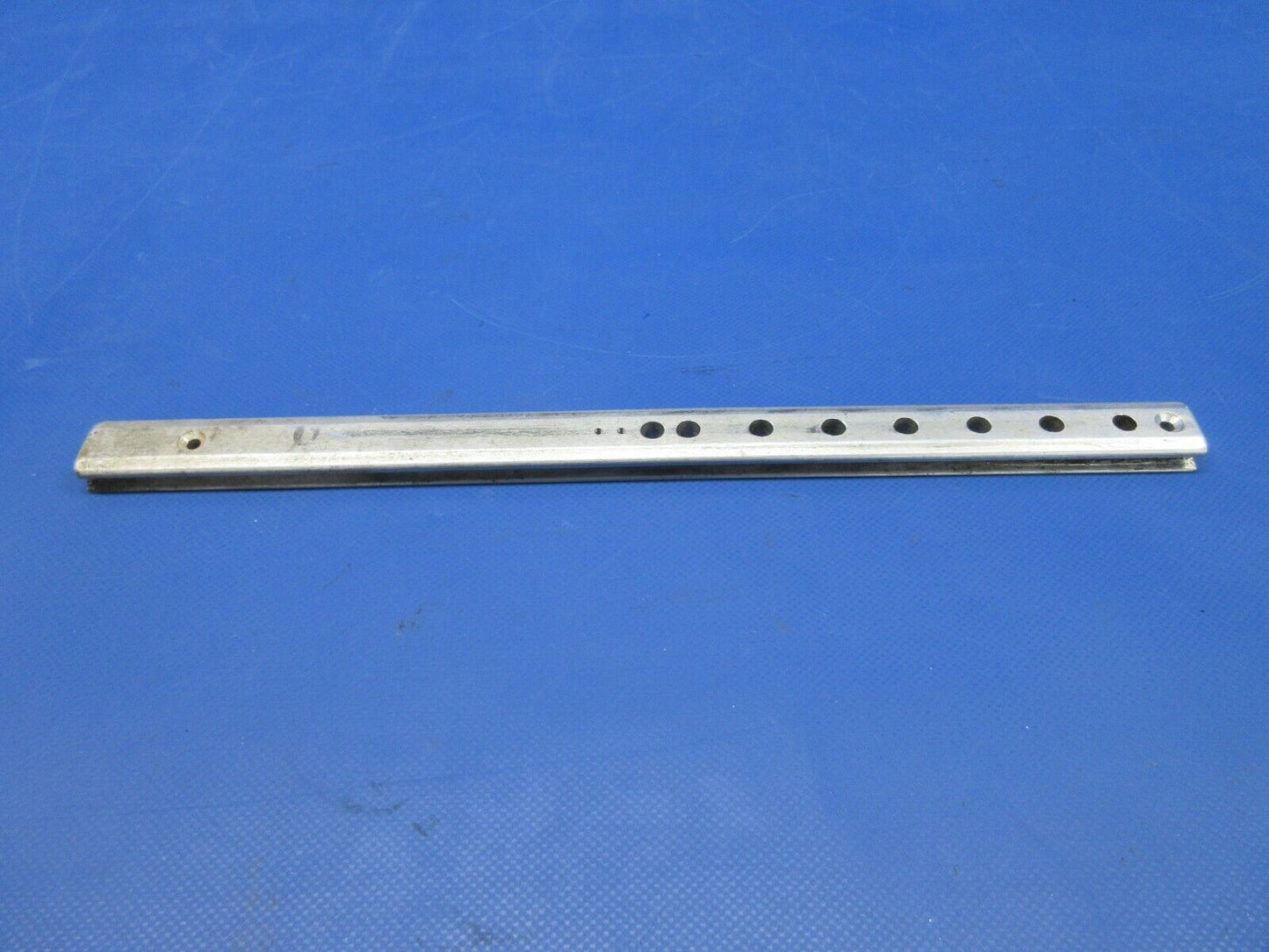 Piper PA-23-250 Aztec Seat Track INBD P/N 17922-05 (0624-851)