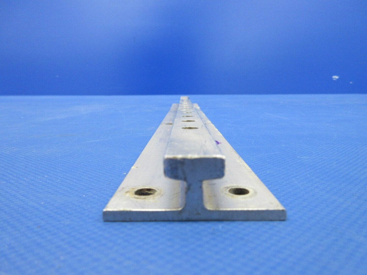 Beech 95 / D95A Travel Air Rear Seat AFT LH / RH Track 95-420015-9 (0524-1153)
