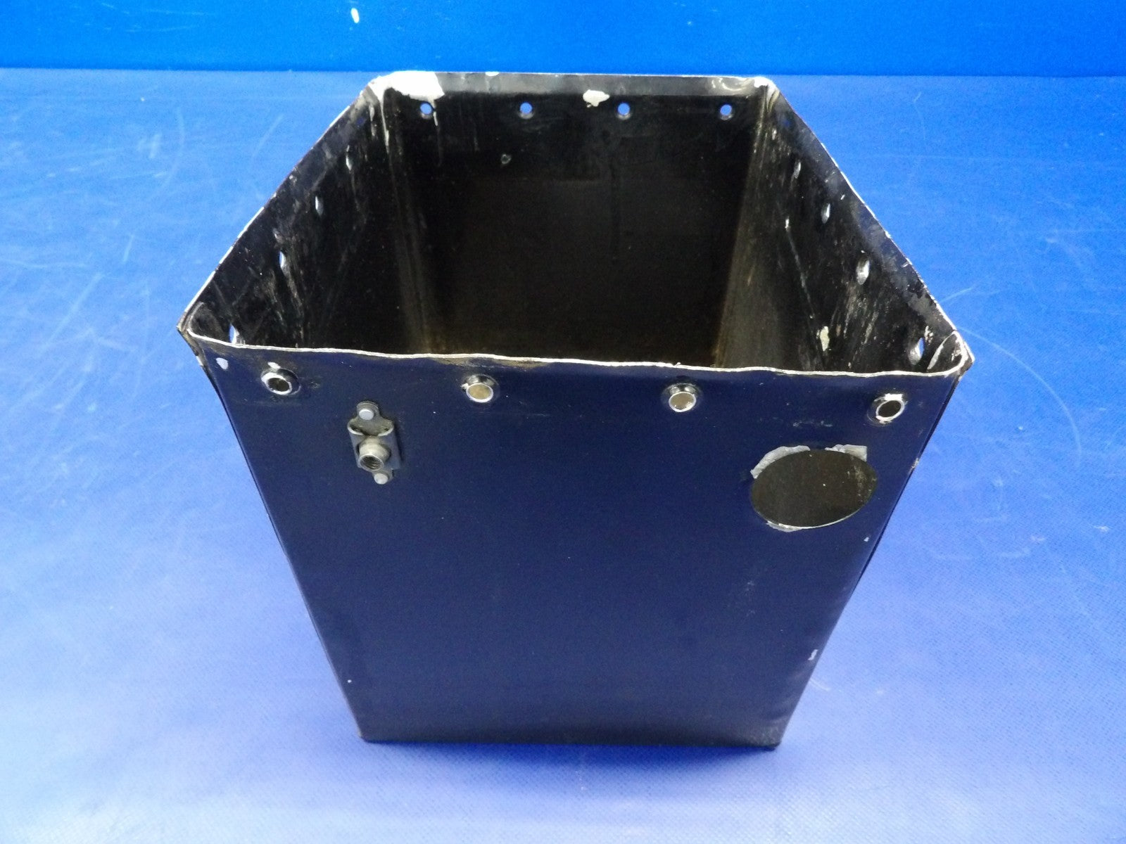 Cessna 421 LH Battery Box for 24V Battery P/N 5011144-1 (0726-1223)3