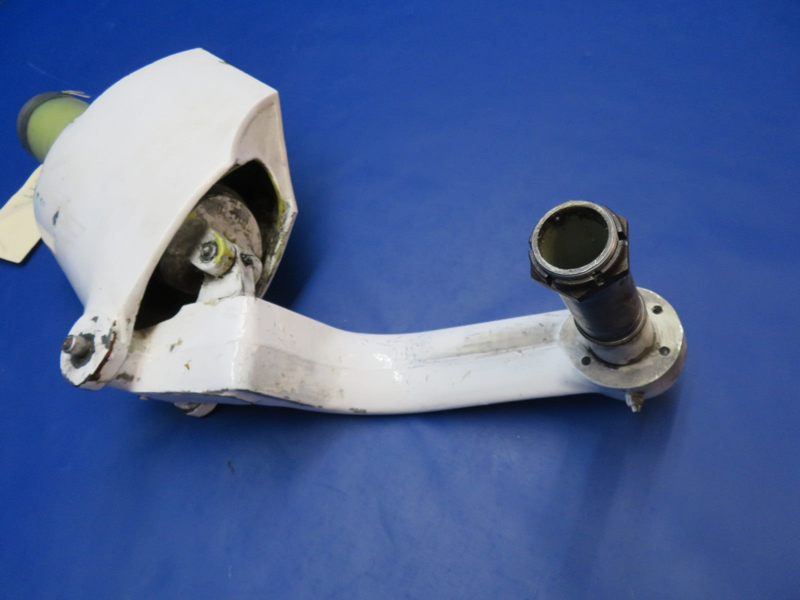Beech C23 Sundowner Nose Landing Gear P/N 169-810000-661 FOR PARTS (0824-2005)17