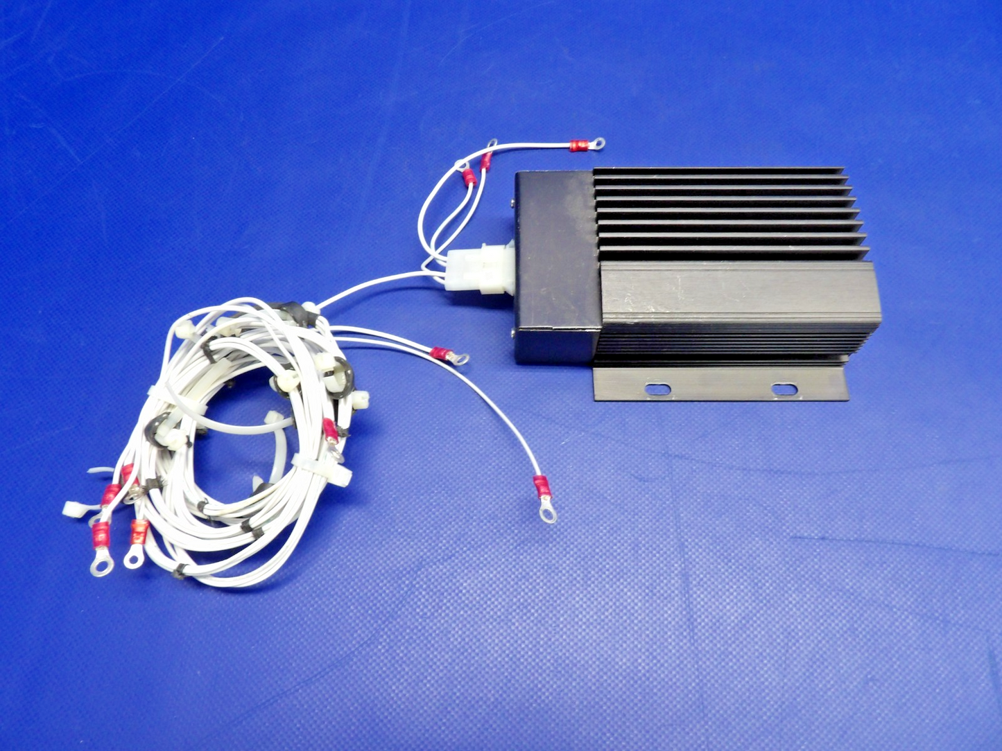 Ameri-King AK-551 Regulated DC/DC Converter 28/13.8V (0426-1257)4