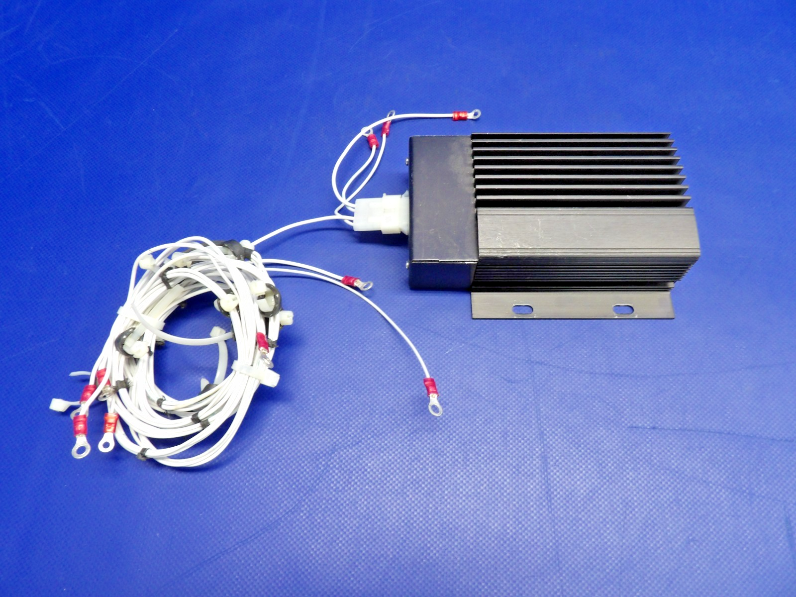 Ameri-King AK-551 Regulated DC/DC Converter 28/13.8V (0426-1257)4