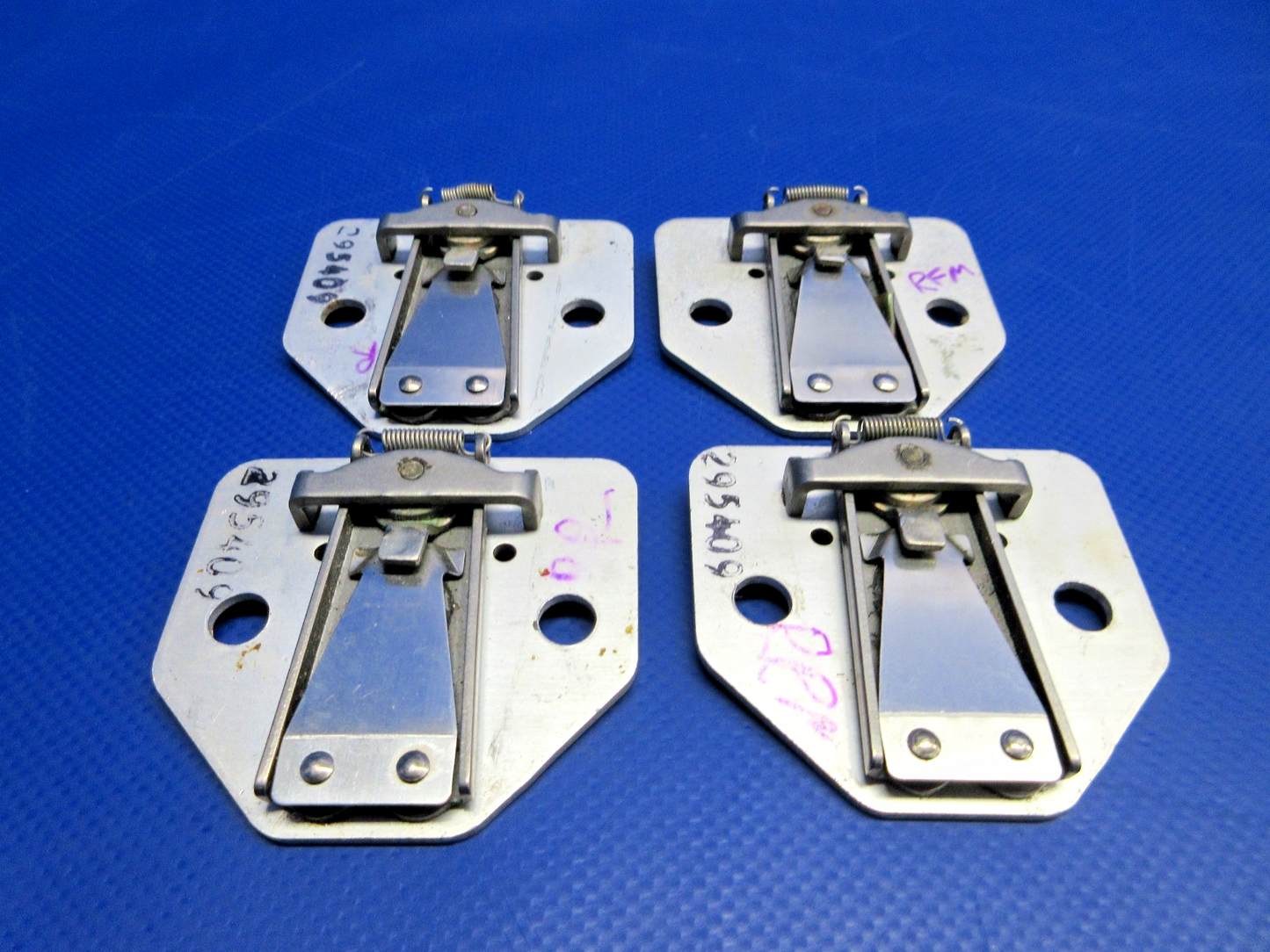 Cessna 310 / 310I Wedjit Cabin Seat Plate P/N 295409 LOT OF 4 (0326-819)2