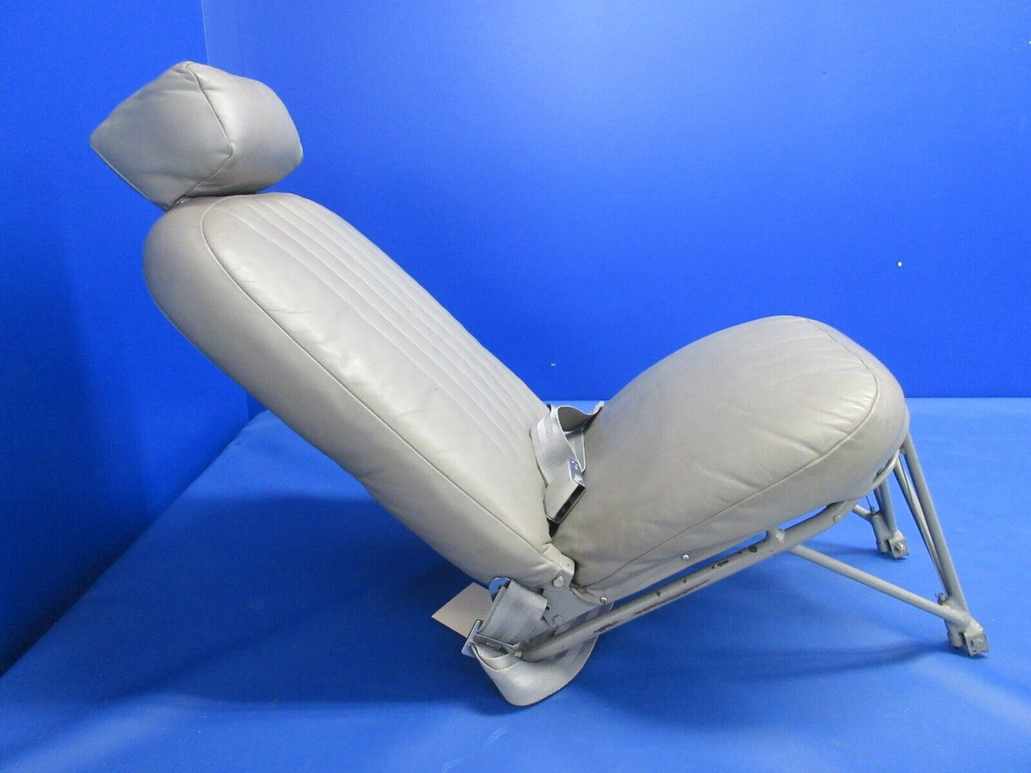 Piper PA-23-250 Aztec Front Seat Assy LH P/N 16450-02 (0624-891)