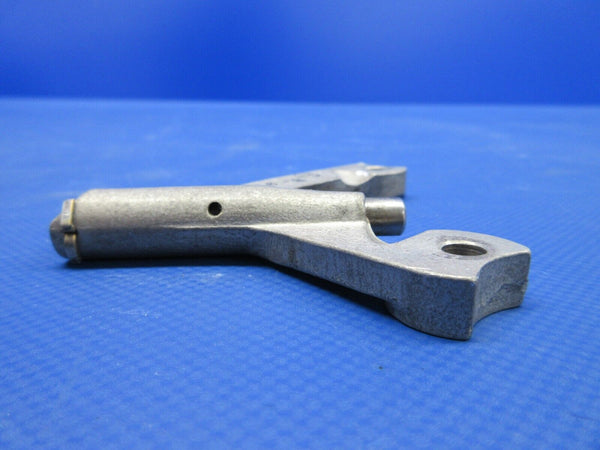Beech 95 / D95A Travel Air Hartzell Blade Prop Bracket P/N B-984-2 (0524-1081)