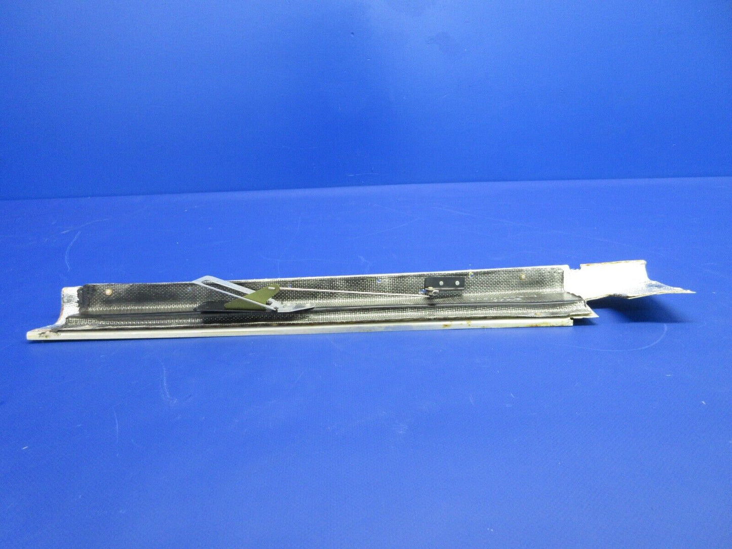 1996 Piper PA-28-181 Pilot Side Cabin Heat Duct Center P/N 36511-03 (1224-2030)