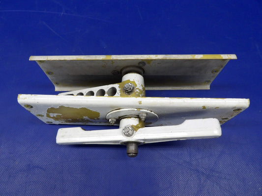 Piper Cheyenne Nose Gear Steering Arm + Actuator P/N 47074-02 (0626-1329)0