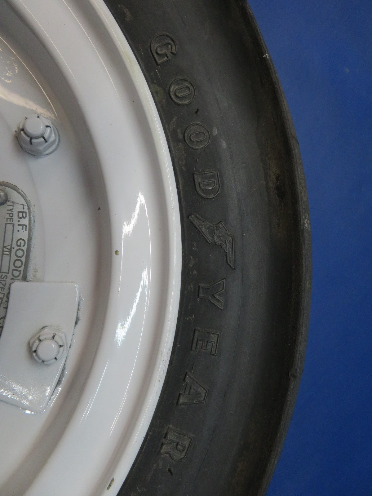 B.F. Goodrich Main Wheel 18 x 4.4 Type VII P/N 3-999 (0926-2165)11