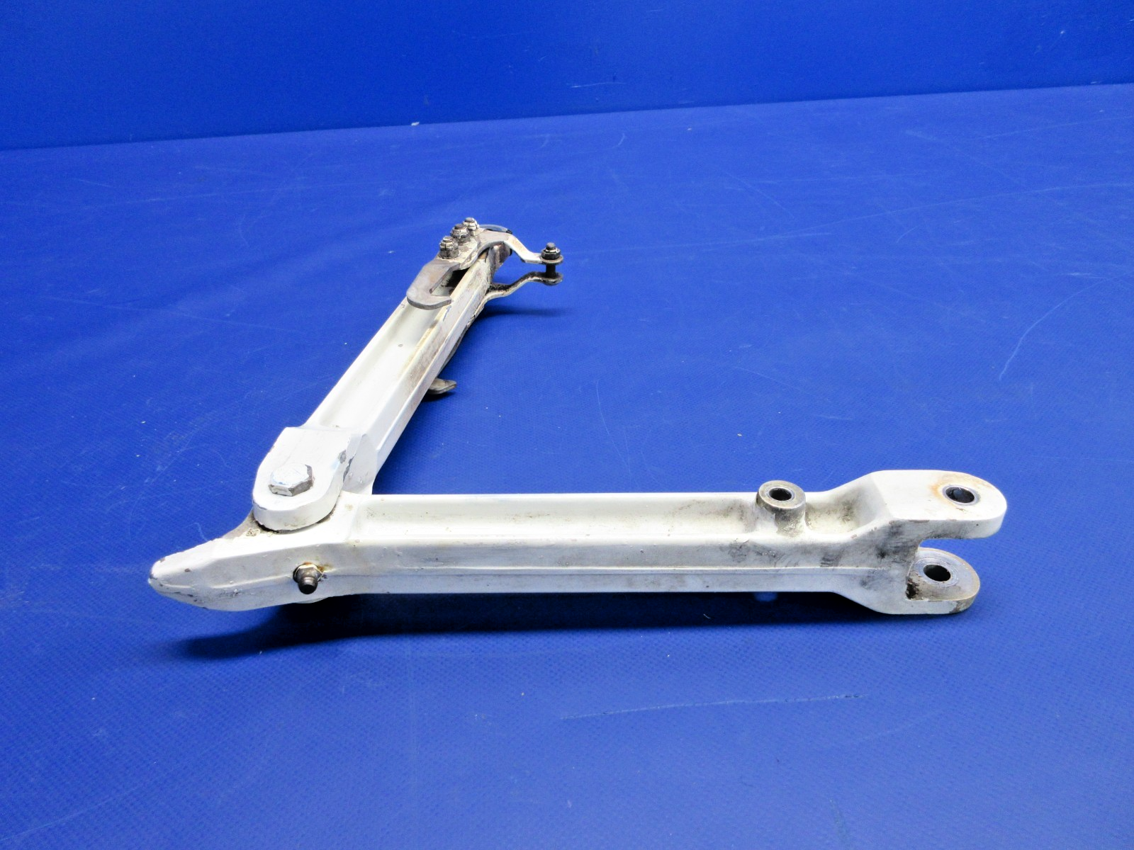 Cessna 310 / 310I Main Gear Links & Uplock Hook RH P/N 0841103-8 (0326-939)9