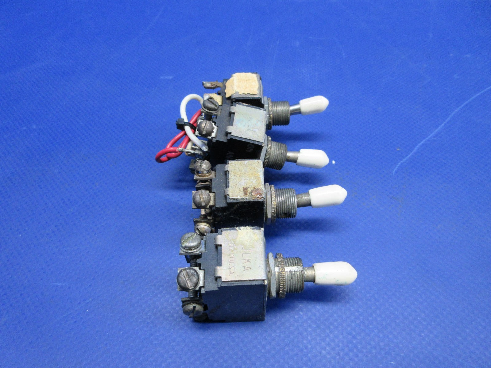 Cessna 310 / 310I Toggle Switch P/N AN-3027-1 LOT OF 4 (0326-895)7