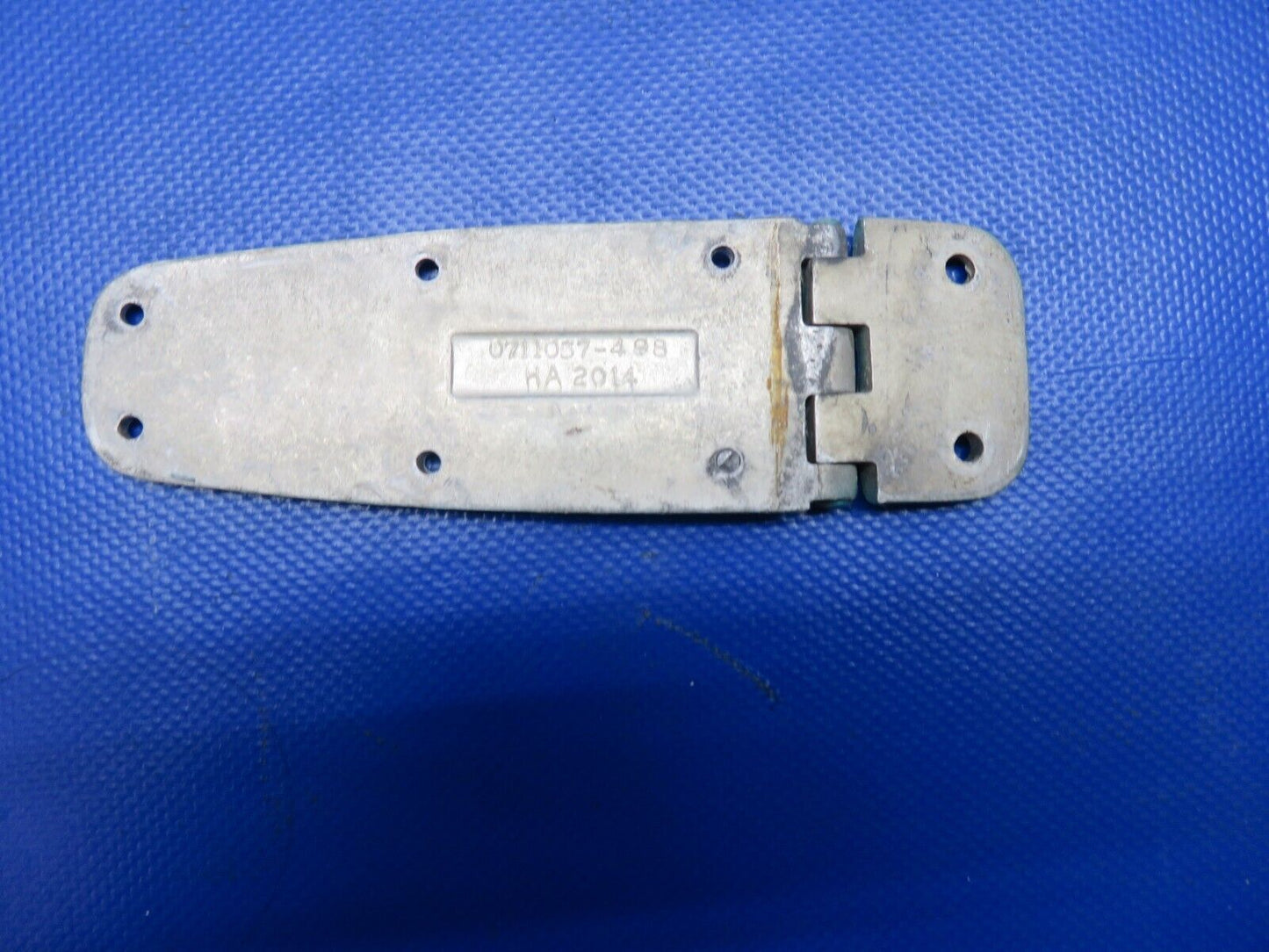 Cessna Cabin Door Hinge Assy LH Lower / RH Upper P/N 0711037-498 (0724-1847)