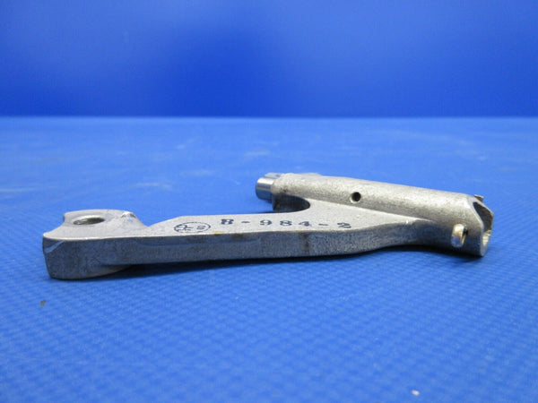 Beech 95 / D95A Travel Air Hartzell Blade Prop Bracket P/N B-984-2 (0524-1081)