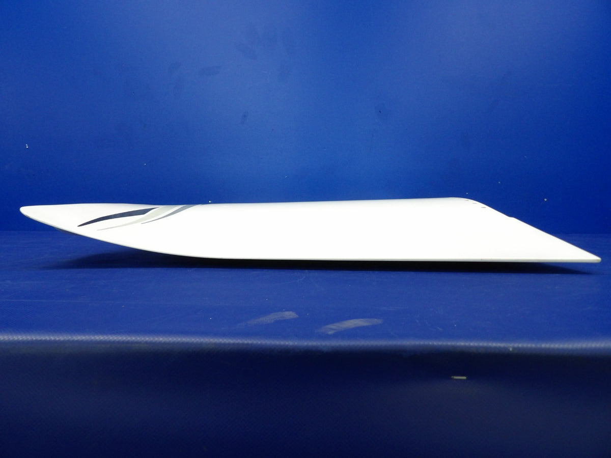 Minor Damage / Cirrus SR22 Left Hand Wing Tip P/N 13380-003 (0926-1241)6
