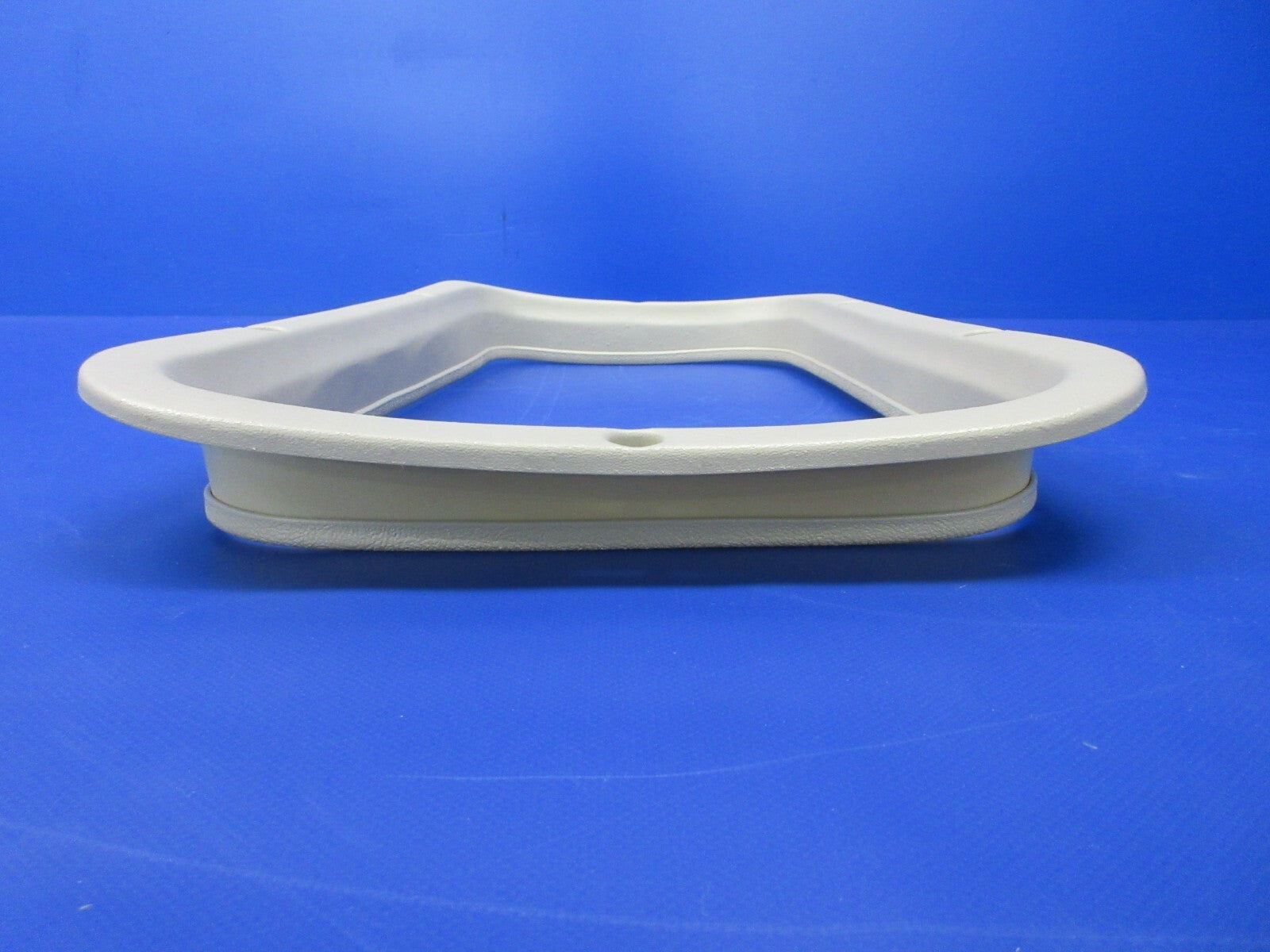 1996 Piper PA-28-181 Archer III RH FWD Window Reveal P/N 84277-19 (1224-2010)3