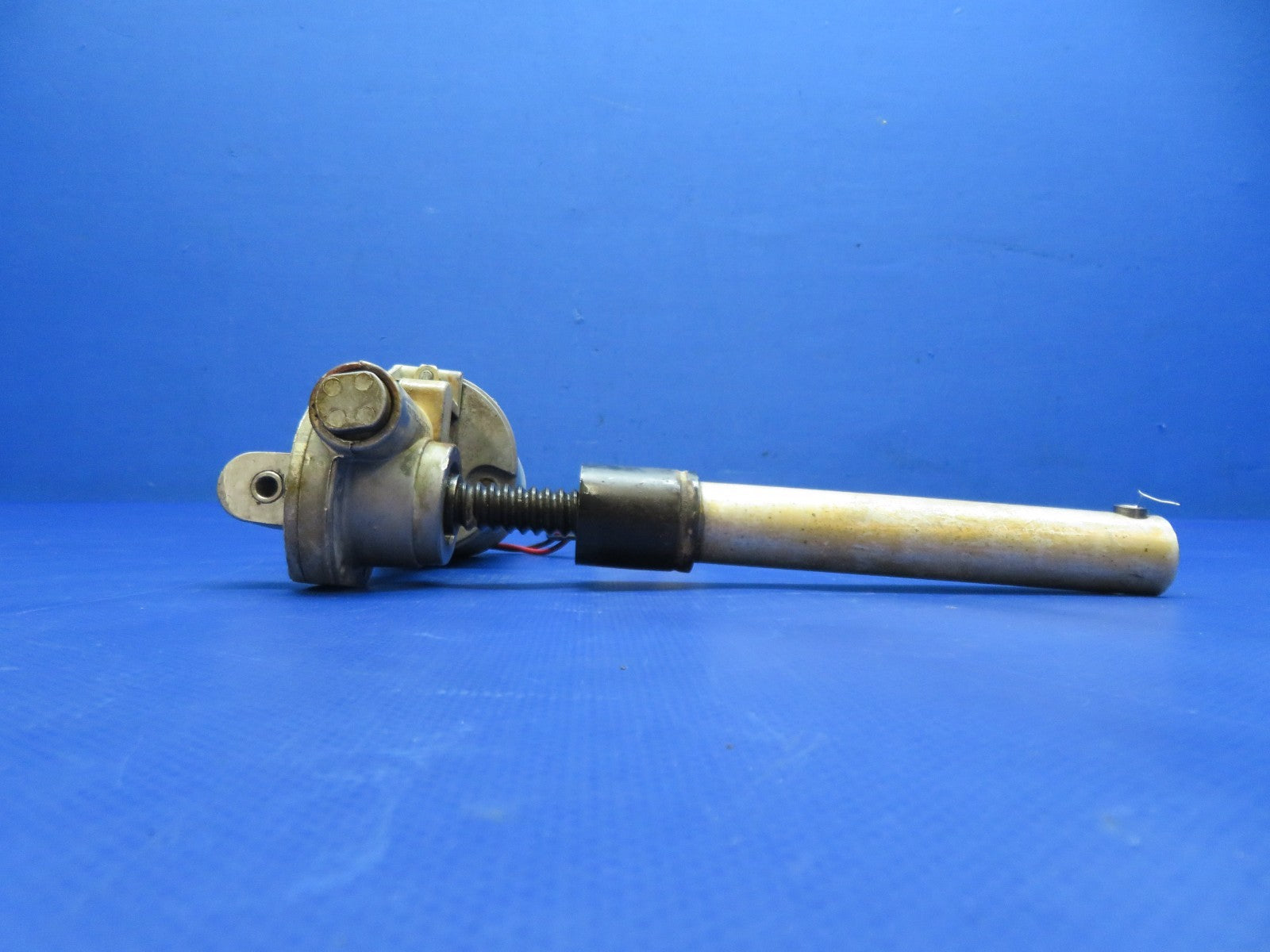 Beech 76 Duchess Flap Actuator w/ Motor 12/14v P/N D151-00-1 TESTED (0326-102)9