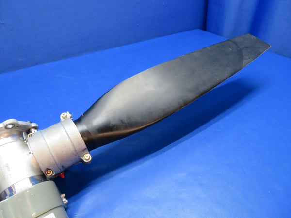 Piper PA-23-250 Aztec Hartzell Propeller Model HC-A2XK-2 (0524-99)