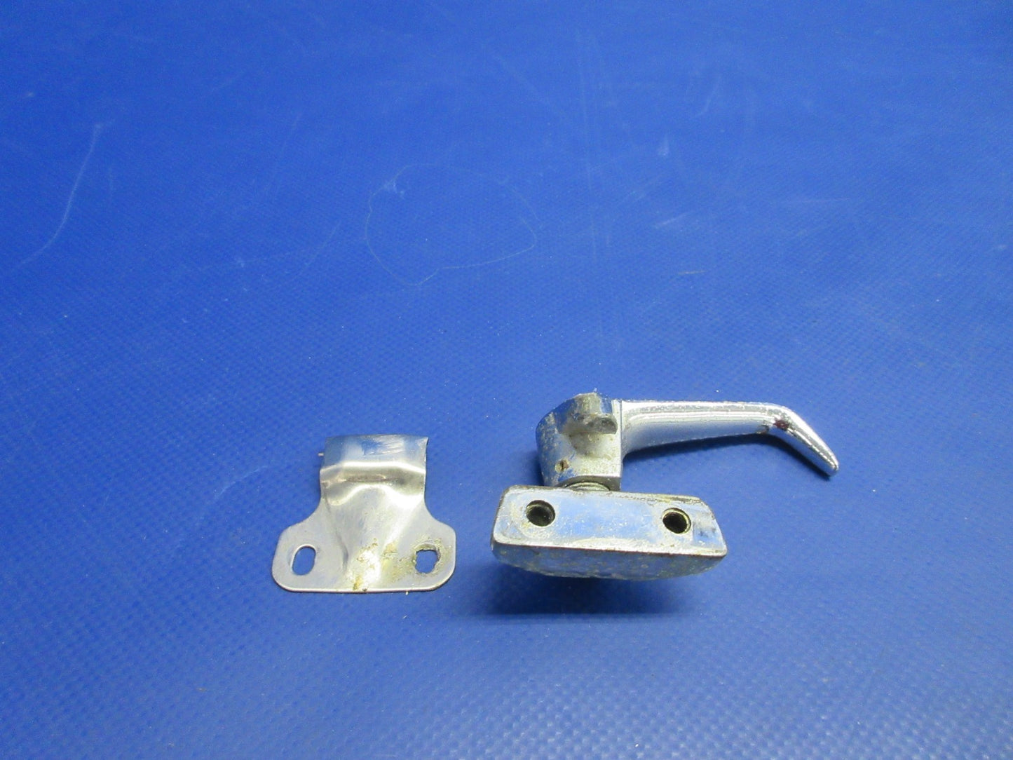 Cessna 172 / 172M LH Cabin Door Window Latch P/N S1483-2 (0826-726)2
